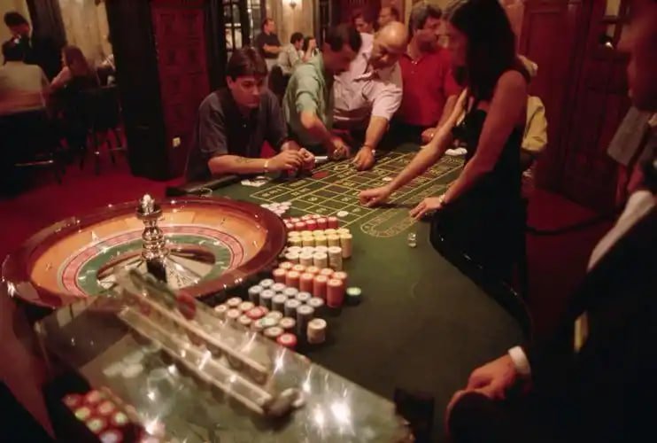 Filipino players enjoying sbet2 live casino baccarat and roulette on mobile phones across the Philippines